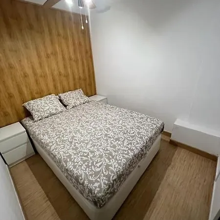 Apartamento A 10 Min De La Playa - Parking Privado *